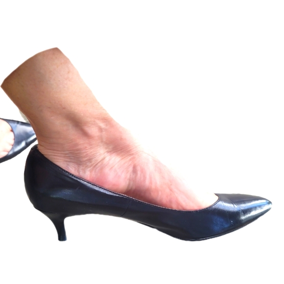 Cole Haan leather kitten heel flat 9B - Picture 3 of 10